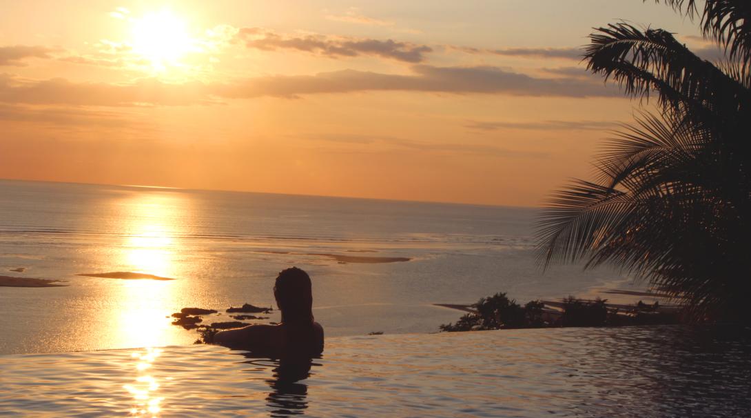 Projects Abroad volunteer spends her free time admiring the beauty of Costa Rica. Volunteer enjoys the sunset in a pool in Costa Rica.